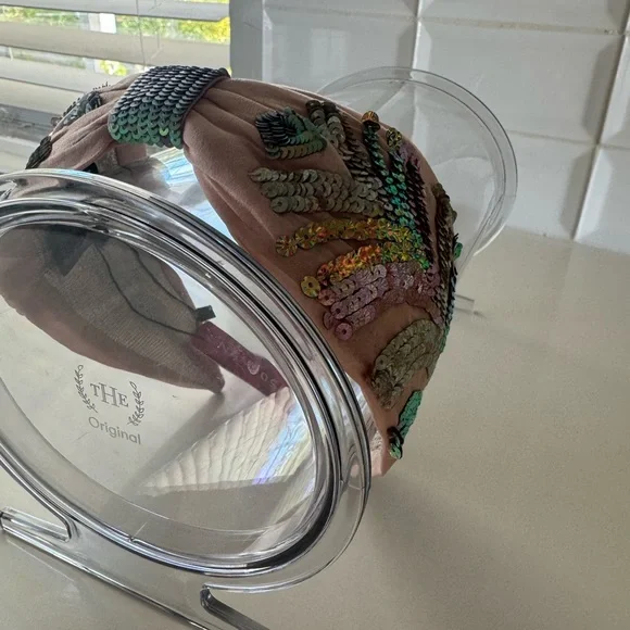 Namjosh Elegant Sequin Embellished Blush Headband - Picture 6 of 8